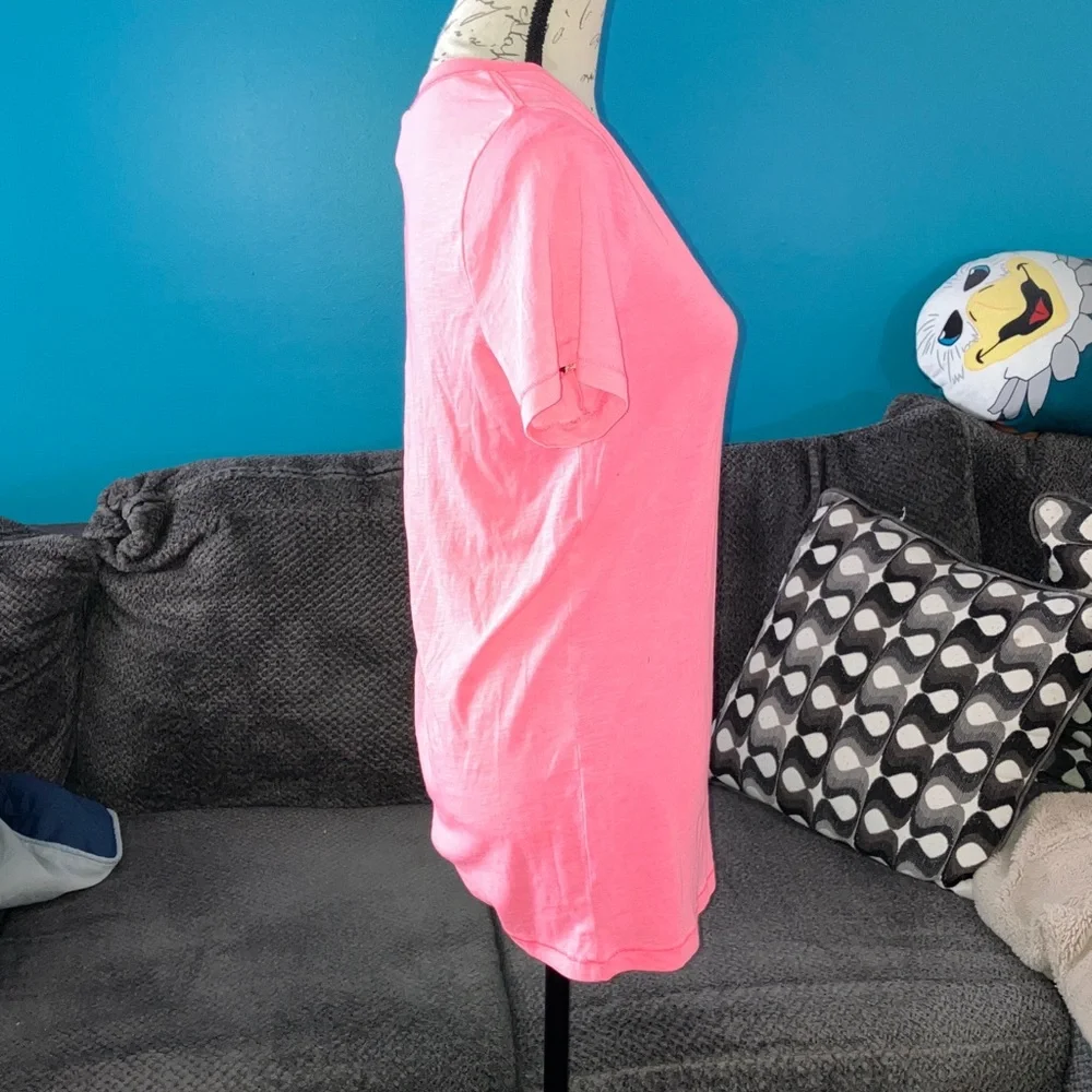 🎉4 for $20 PINK Victoria's Secret Short Sleeve V-Neck Tee, Large - Picture 2 of 6
